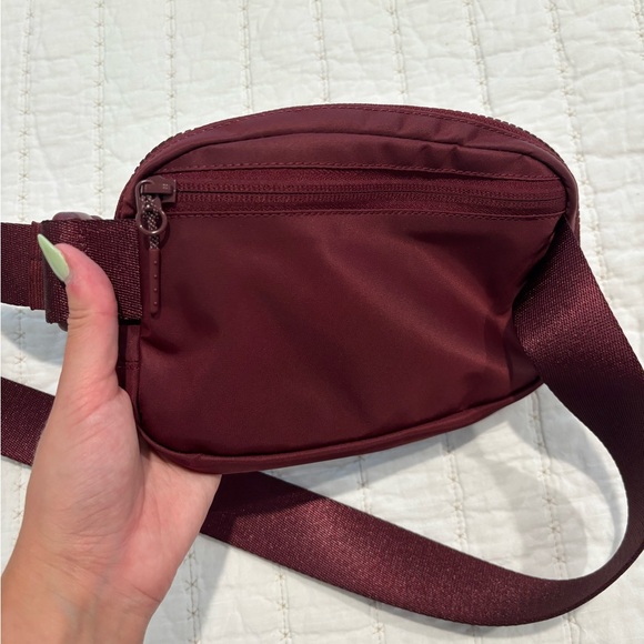 Lululemon Everywhere Belt Bag 1L - Picture 3 of 3